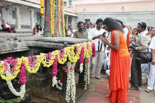 Visit-To-Arunachaleshwara-Temple - 06--Swamiji-at-Arunagiriyogeshwara_9.jpg