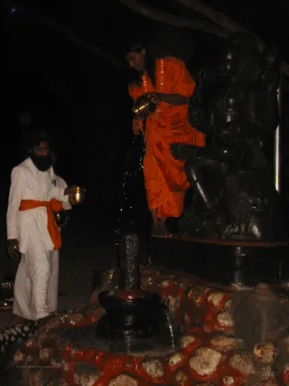Dakshinamurthy Moolavar Abhishekam - ShivRathri_2005_ashram (10)_watermark.jpg