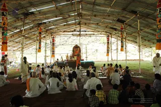 Swamiji-Supervising-The-Preparation - DSC_2316.jpg