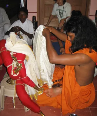 Swamiji Doing Alankar - IMG_0937_watermark.jpg