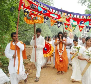Welcoming-Swamiji - DSC_1997.jpg