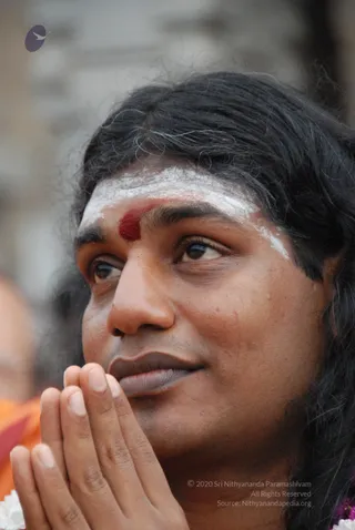 Visit-To-Arunachaleshwara-Temple - 07--Swamiji-walking-towards-krithika-mandapam_19.jpg