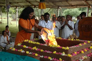 With-The-Blessings-Of-Swamiji-Guru-Homa-Begins - DSC_2506.jpg