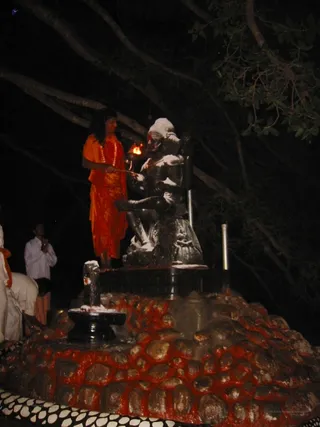 Dakshinamurthy Moolavar Abhishekam - ShivRathri_2005_ashram (19)_watermark.jpg
