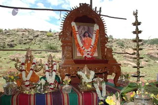 Swamiji-Supervising-The-Preparation - DSC_2358.jpg