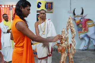 Swamiji-Doing-Pranaprathistha-To-Deities - DSC_3302.JPG