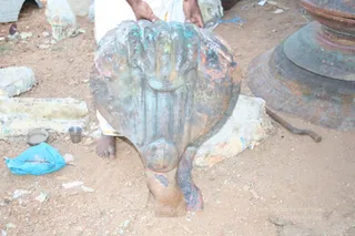 Swamiji-Supervising-The-Metal-Carving-Work - IMG_1942.JPG