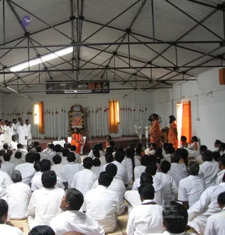 Swamiji-Having-Meeting-With-Tamilnadu-Organisers - batch_IMG_1670.jpg