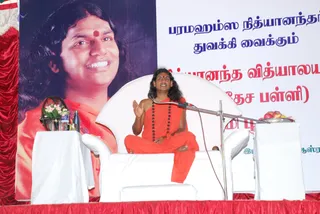 Swamiji-Addressing - batch_DSC_0405.JPG