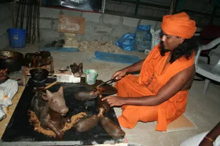 Swamiji-Supervising-The-Metal-Carving-Work - IMG_5134.JPG
