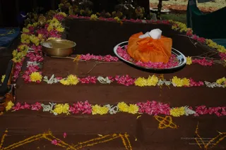Swamiji-Supervising-The-Preparation - DSC_2360.jpg
