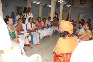 Swamiji-With-Arunachaleshwara-Temple-Priest - DSC_1456.jpg