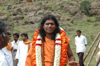 Swamiji-Supervising-The-Preparation - DSC_2197.jpg