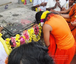 Visit-To-Arunachaleshwara-Temple - 06--Swamiji-at-Arunagiriyogeshwara_31.jpg