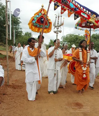 Welcoming-Swamiji - DSC_2043.jpg