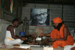 Swamiji-Supervising-The-Metal-Carving-Work - IMG_5124.JPG