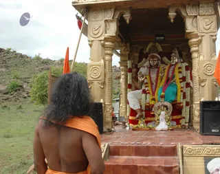 Swamiji-Supervising-The-Preparation - DSC_2219.jpg