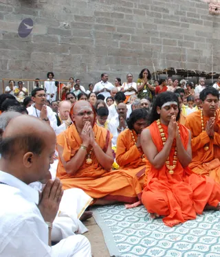 Visit-To-Arunachaleshwara-Temple - 06--Swamiji-at-Arunagiriyogeshwara_17.jpg