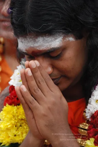Visit-To-Arunachaleshwara-Temple - 07--Swamiji-walking-towards-krithika-mandapam_16.jpg