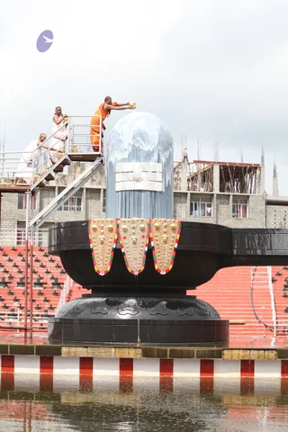 Nithyanandeshwara-Paramashiva-Lingha-Abishekam - watermark_IMG_3653.jpg