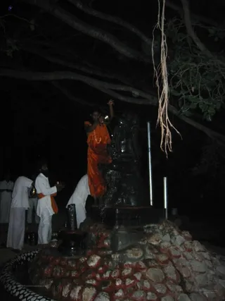 Dakshinamurthy Moolavar Abhishekam - ShivRathri_2005_ashram (13)_watermark.jpg