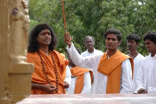 Swamiji-Supervising-The-Preparation - DSC_2261.jpg