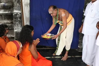 Visit-To-Arunachaleshwara-Temple - 04--Swamiji-at-Ganesha-Temple_8.jpg
