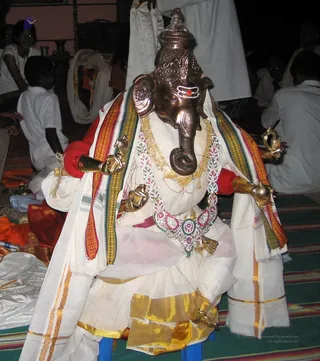 Swamiji Doing Alankar - IMG_0936_watermark.jpg
