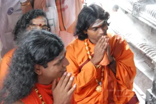 Visit-To-Arunachaleshwara-Temple - 04--Swamiji-at-Ganesha-Temple_6.jpg