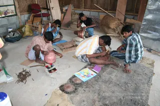 Swamiji-Supervising-The-Metal-Carving-Work - IMG_1964.JPG
