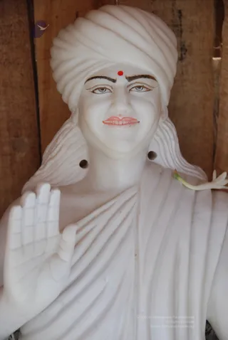 Swamiji-Doing-Pranaprathistha-To-Deities - DSC_3334.JPG