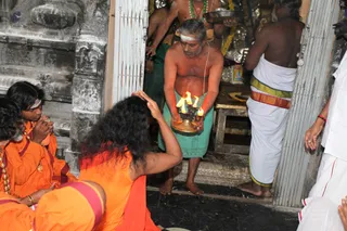 Visit-To-Arunachaleshwara-Temple - 04--Swamiji-at-Ganesha-Temple_9.jpg