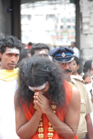 Visit-To-Arunachaleshwara-Temple - 06--Swamiji-at-Arunagiriyogeshwara_1.jpg
