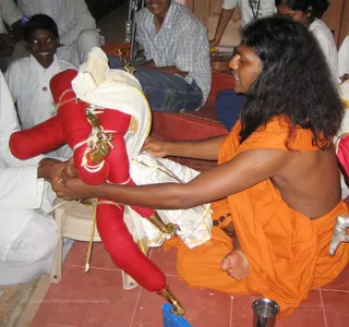 Swamiji Doing Alankar - IMG_0939_watermark.jpg