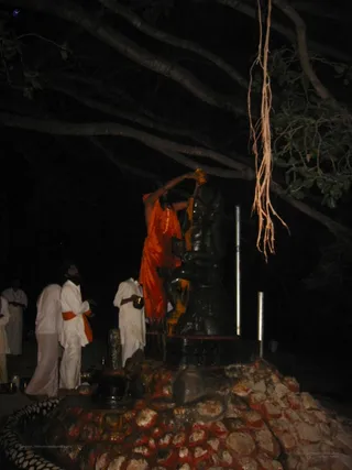 Dakshinamurthy Moolavar Abhishekam - ShivRathri_2005_ashram (14)_watermark.jpg