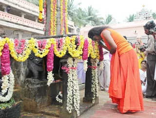 Visit-To-Arunachaleshwara-Temple - 06--Swamiji-at-Arunagiriyogeshwara_14.jpg
