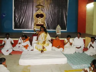 Initating-Mediums-During-Farewell - beforedarshan.jpg