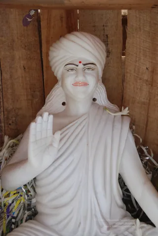 Swamiji-Doing-Pranaprathistha-To-Deities - DSC_3333.JPG