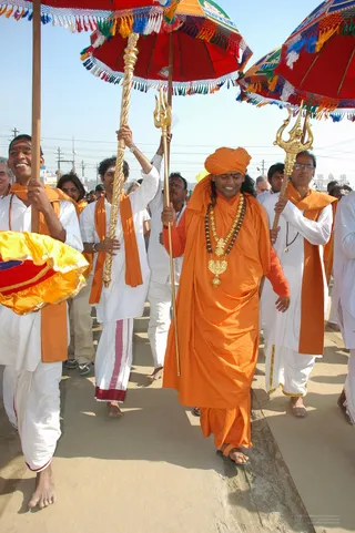 Procession - india-Ashram-Dic.30-31-1 -.05-06 330_watermarked.jpg