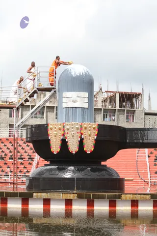 Nithyanandeshwara-Paramashiva-Lingha-Abishekam - watermark_IMG_3652.jpg