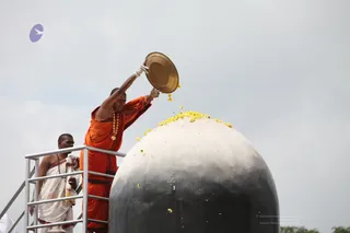 Nithyanandeshwara-Paramashiva-Lingha-Abishekam - watermark_IMG_3741.jpg