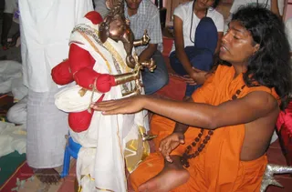 Swamiji Doing Alankar - IMG_0922_watermark.jpg