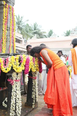 Visit-To-Arunachaleshwara-Temple - 06--Swamiji-at-Arunagiriyogeshwara_11.jpg