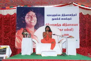 Swamiji-Addressing - batch_DSC_0334.JPG