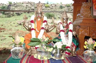 Swamiji-Supervising-The-Preparation - DSC_2337.jpg