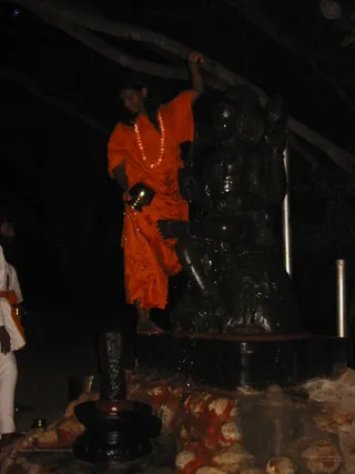 Dakshinamurthy Moolavar Abhishekam - ShivRathri_2005_ashram (9)_watermark.jpg