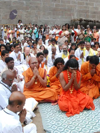 Visit-To-Arunachaleshwara-Temple - 06--Swamiji-at-Arunagiriyogeshwara_19.jpg