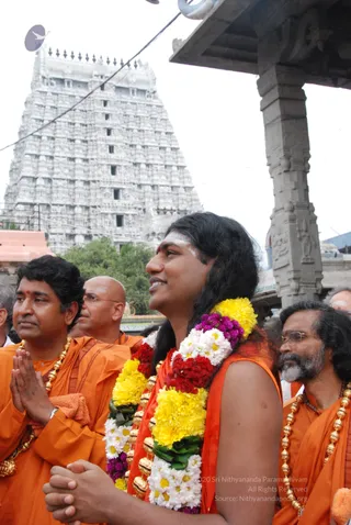 Visit-To-Arunachaleshwara-Temple - 07--Swamiji-walking-towards-krithika-mandapam_8.jpg