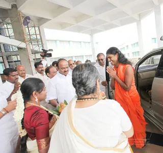 Welcoming-Swamiji - IMG_0939.JPG