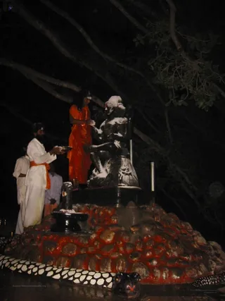 Dakshinamurthy Moolavar Abhishekam - ShivRathri_2005_ashram (21)_watermark.jpg